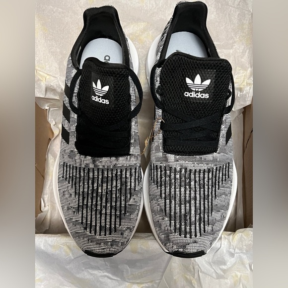 Adidas Swift Run Grey/Cloud White/Core Black Men's Shoe Size 9.5 - Picture 2 of 5